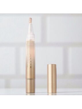 Stila CLEAR Plumping Lip Glaze
HTF Hydration Shine Mint Flavor
NEW PC